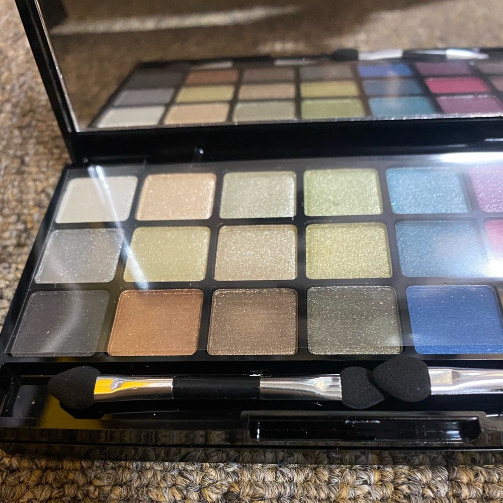 Designer makeup set - Picture 8 of 10